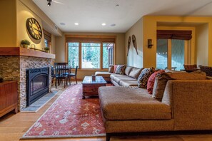 Smart TV, fireplace, DVD player