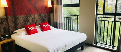 高級大床房 | 羽絨被、遮光窗簾/窗簾、隔音、免費有線上網