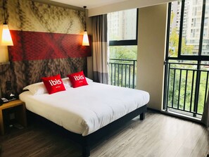 Superior Double Room | Down comforters, blackout drapes, soundproofing, free wired internet - ibis Chengdu East Railway Station Hotel (Chengdu)