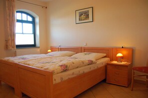 2 makuuhuonetta, vauvan matkasänky, Wi-Fi, vuodevaatteet