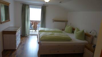 2 quartos, acesso à internet, roupa de cama