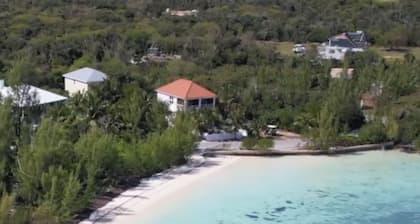 Gorgeous cottage apartment overlooking Cocoa Bay , fast Starlink internet