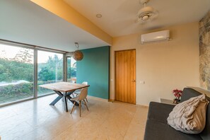 Living area - 1 Bedroom Beachfront Residence W/ Panoramic Views (Huatulco)