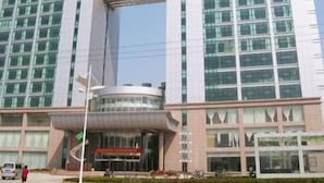 Front of property - Linghai Hotel (Rizhao)