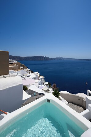 SophOia 2 Cave Suite with Outdoor Plunge Pool & Caldera View | 1 bedroom, minibar, in-room safe, individually decorated - Sophia Oia View (Santorini)