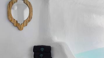 Superior Cave Suite with Semicovered Plunge Pool & Caldera View | Privat basseng