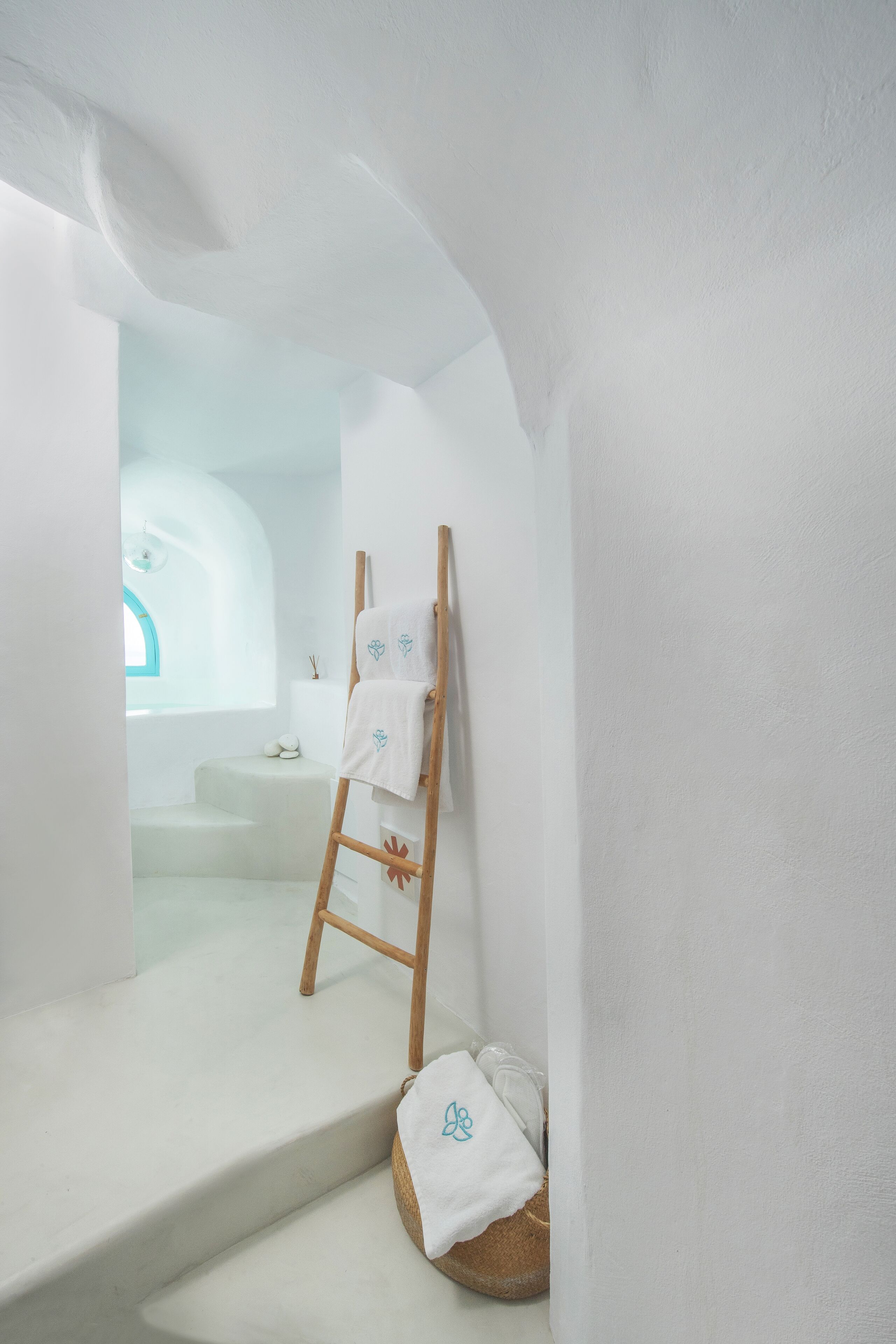 Superior Cave Room with Indoor Plunge Pool & Caldera View | Bathroom | Shower, deep soaking tub, designer toiletries, hair dryer