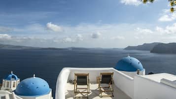 Superior Cave Room with Indoor Plunge Pool & Caldera View | Balcony view