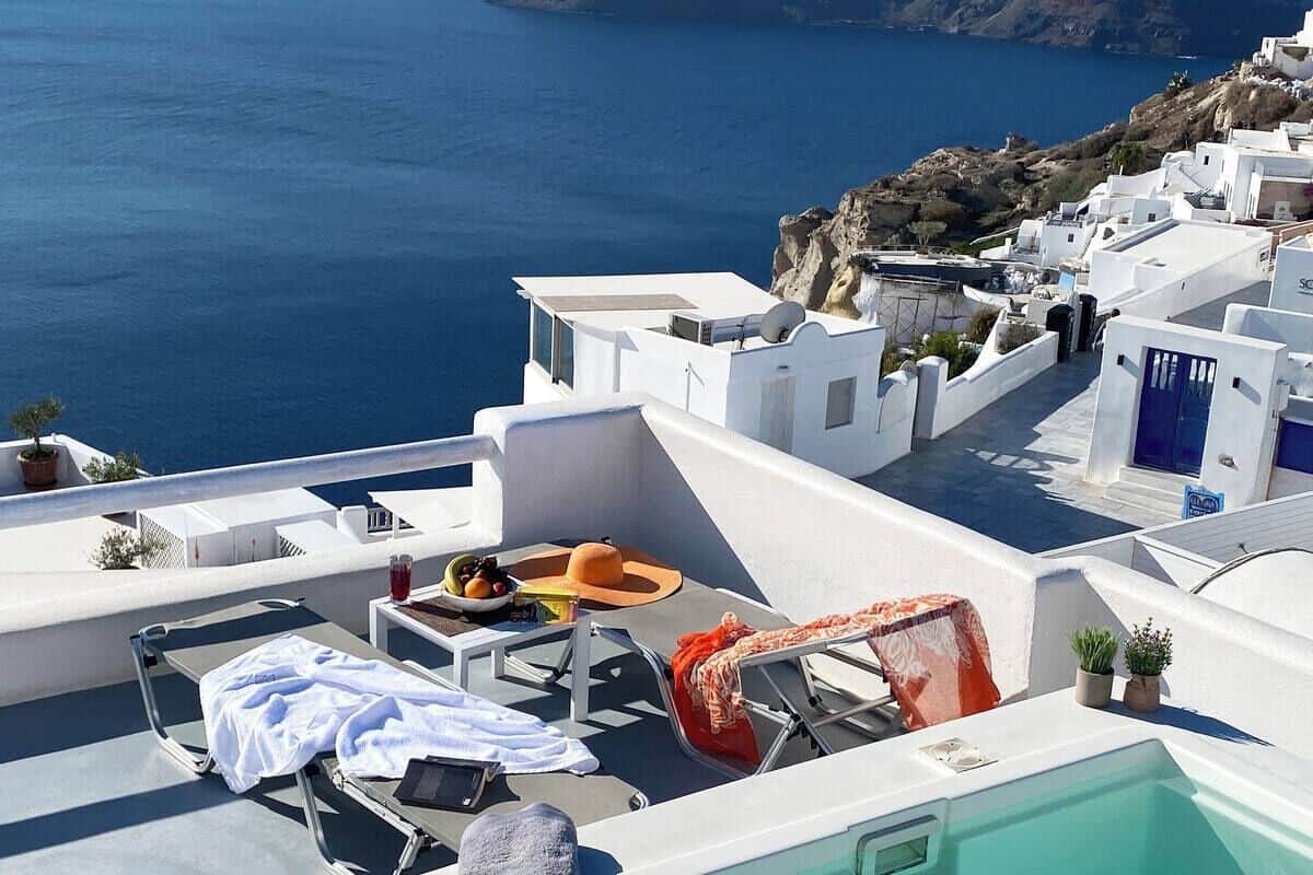 SophOia Junior Suite with Outdoor Plunge Pool & Caldera View | 1 bedroom, minibar, in-room safe, individually decorated