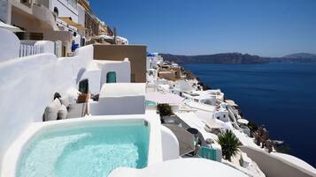 SophOia 2 Cave Suite with Outdoor Plunge Pool & Caldera View | Terrace/patio