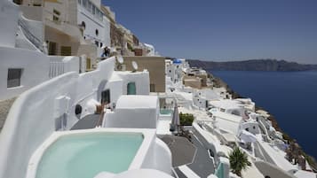 SophOia 2 Cave Suite with Outdoor Plunge Pool & Caldera View | Terrace/patio