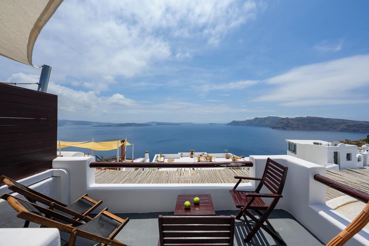 SophOia Suite with Indoor Plunge Pool & Caldera View | 1 bedroom, minibar, in-room safe, individually decorated