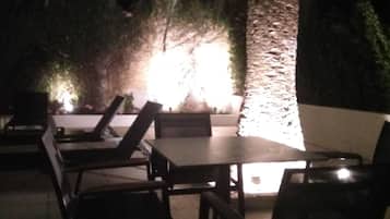 Lunch and dinner served, Mediterranean cuisine