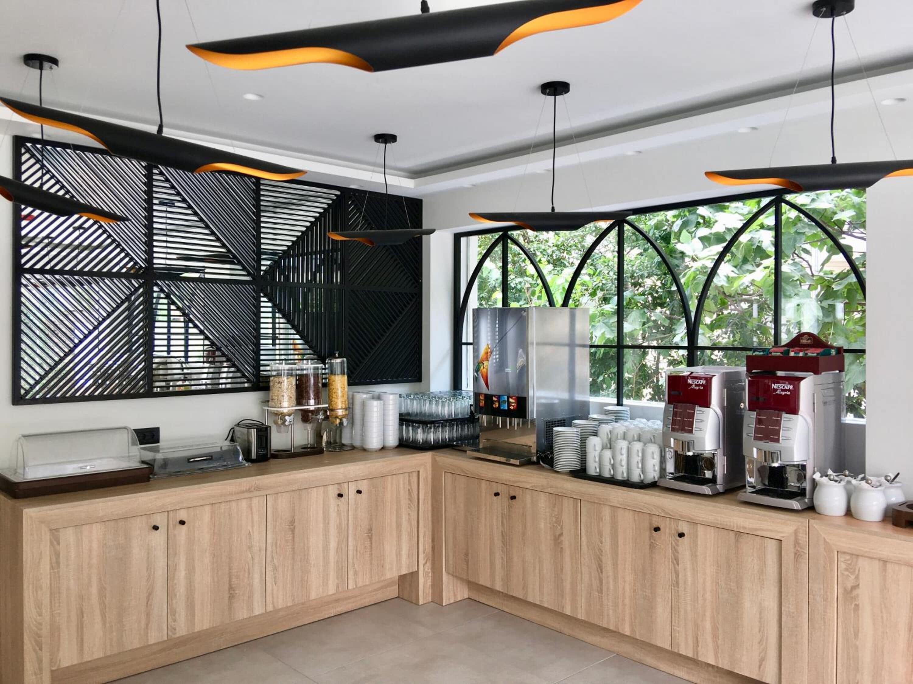 lunch and dinner served, mediterranean cuisine