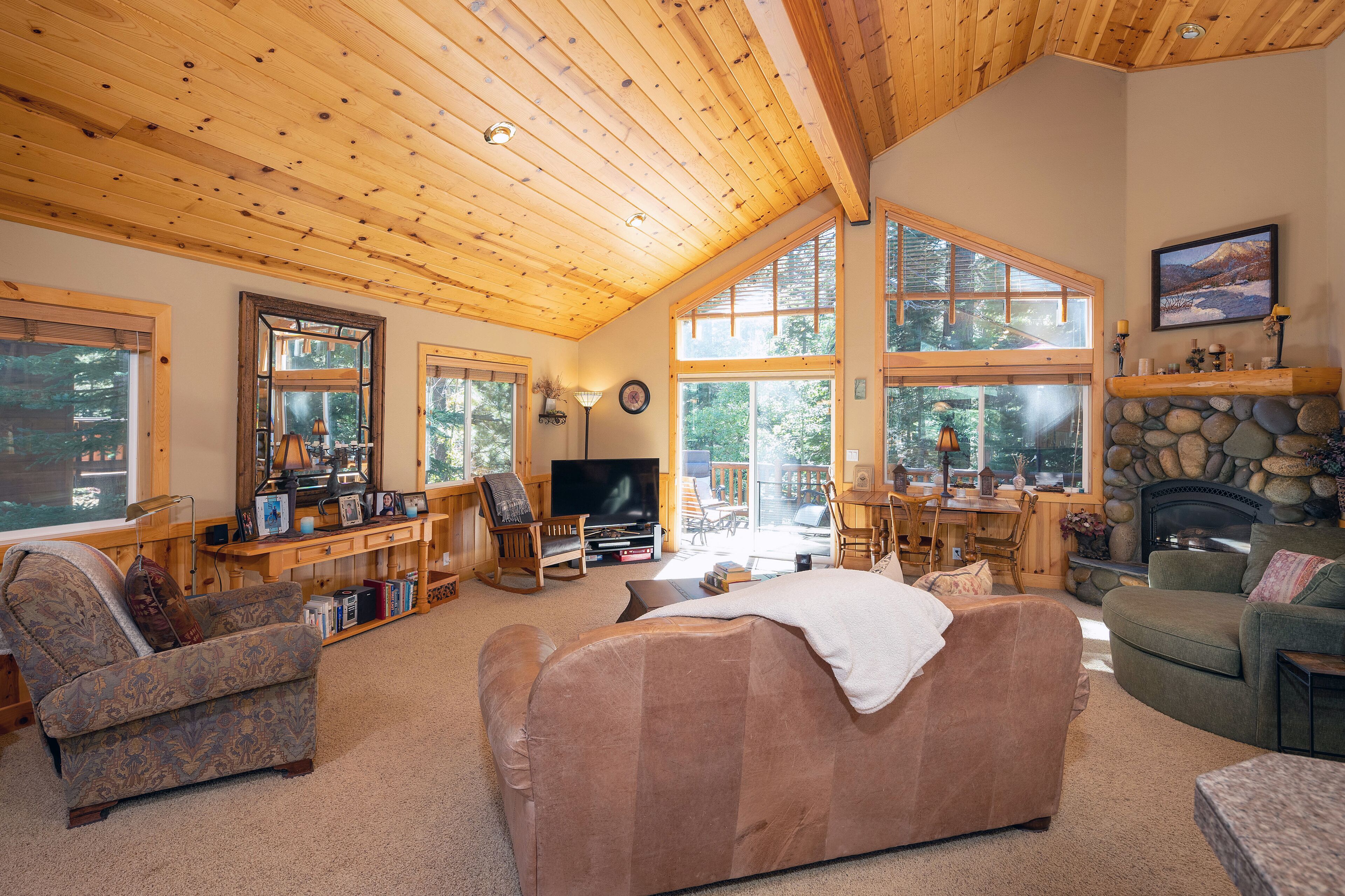 Homewood Heaven: Picturesque Classic Tahoe Cabin on West Shore