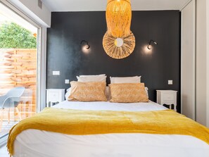 1 bedroom, iron/ironing board, WiFi, bed sheets - Cozy 1-Br. Apartment, heart of Palm Beach district (Cannes)