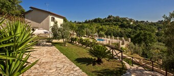Small Villa "il Casaletto", pool, fantastic valley view on Roman countryside
