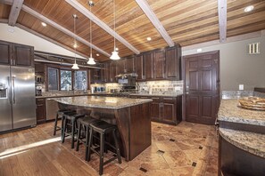 Fridge, microwave, oven, stovetop - Highlands Lodge by Hauserman Rental Group (Tahoe City)