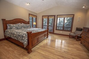 5 bedrooms, iron/ironing board, free WiFi, bed sheets