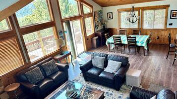 Téléviseur connecté, foyer, jeux vidéo, lecteur de DVD