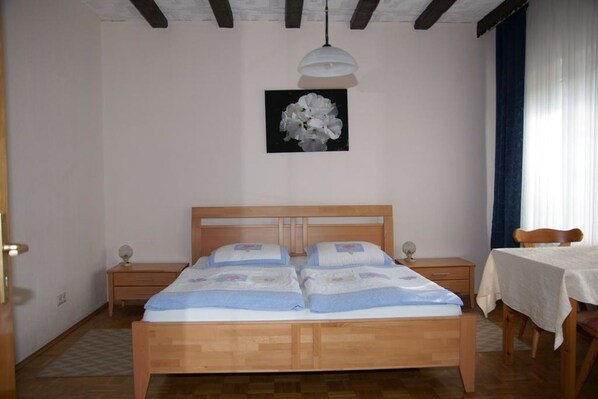 Free WiFi, bed sheets