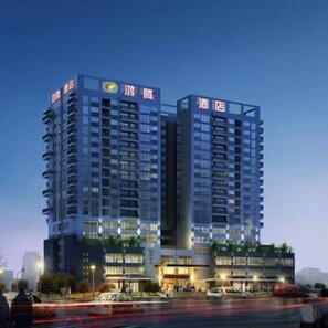 Front of property - evening/night - Hongteng Hotel (Chengdu)