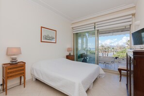 1 habitación, escritorio, tabla de planchar con plancha y wifi 