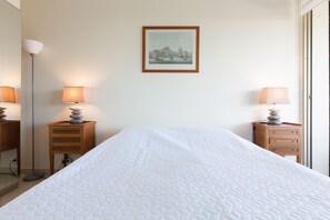 1 chambre, bureau, fer et planche à repasser, Wi-Fi