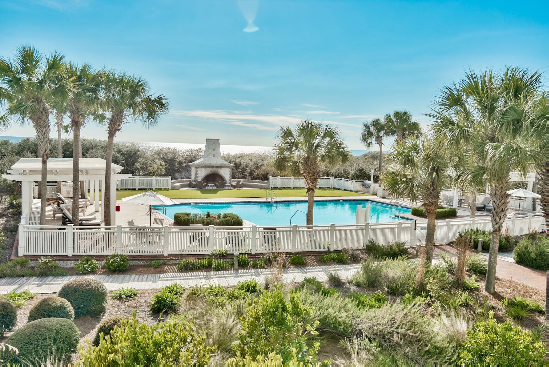Fall Getaways Available! Gulf Front! Beach Access! 4 Bikes!