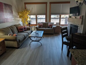 Smart TV, caminetto, lettore DVD