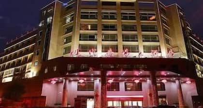 Modern Square Hotel