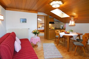 Standard Apartment, Annex Building | Living area | Flat-screen TV - Hotel Grünberger (Berchtesgaden)