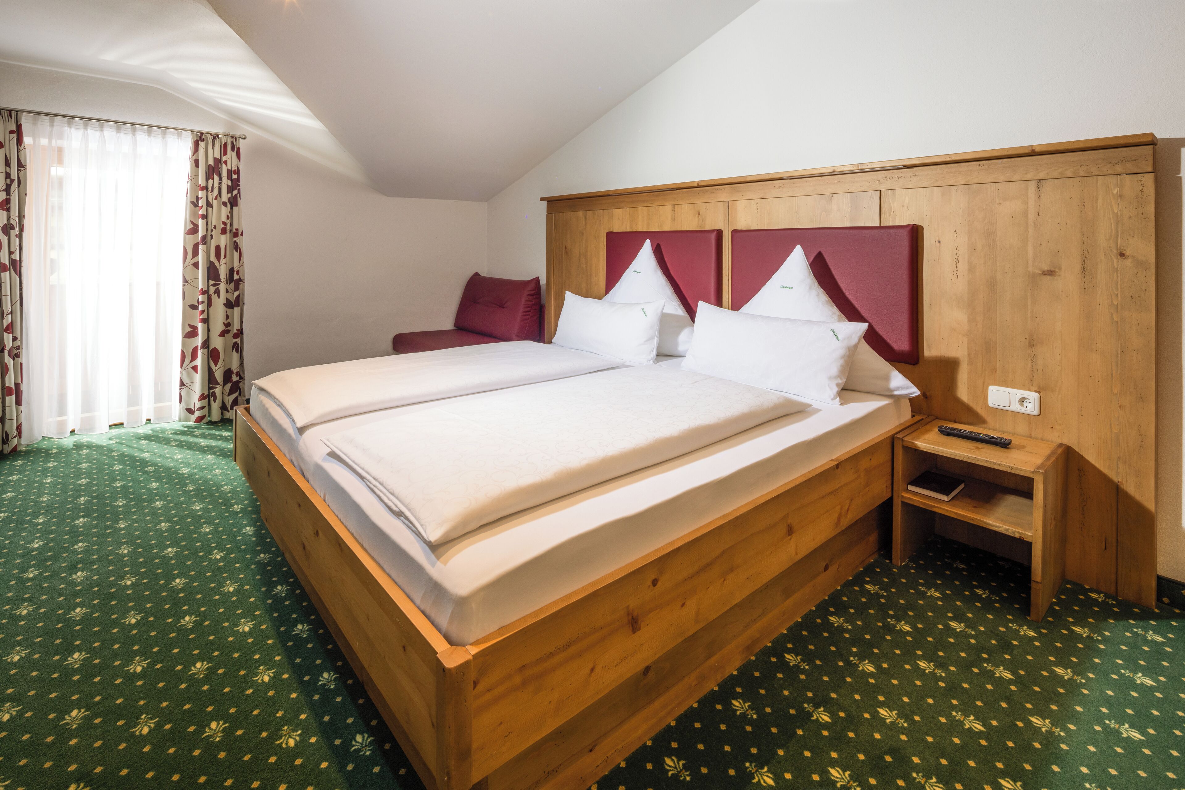 luxury apartment, balcony | hypo-allergenic bedding, in-room safe, desk, blackout curtains