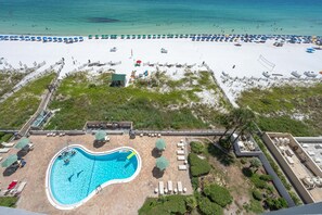 A heated pool - BEACHFRONT-9th floor view, recently updated-avail July 18-25, Aug 1-8, 8-15 (Destin)