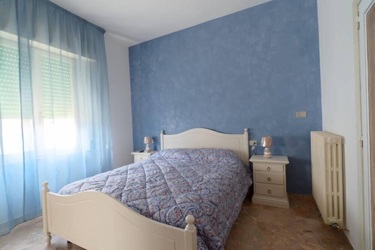 Standard Double Room | In-room safe, desk, iron/ironing board (on request), cribs (free)