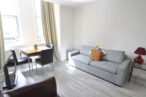 Deluxe-Apartment | Wohnzimmer | Flachbildfernseher