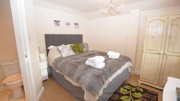 Iron/ironing board, free WiFi, bed sheets