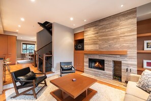 Télévision, cheminée