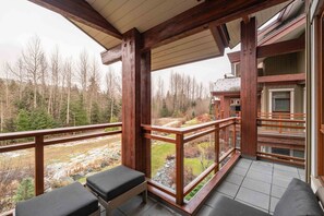 Property grounds - Gorgeous | Private hot tub | AC | Garage | BBQ (Whistler)