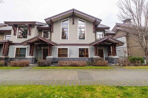 Exterior - Gorgeous | Private hot tub | AC | Garage | BBQ (Whistler)