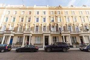 Front of property - 1 Bedroom Clarincarde Apartment (London)