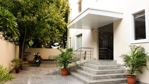 Exterior - STEPiNN - Ess Kay Ess Villa (Gurugram)