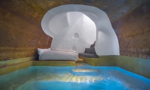 Two Bedroom Villa with Private Indoor Cave Pool | Alberca privada
