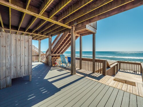 Clamalot | Oceanfront Group Retreat in Surf City + Elevator