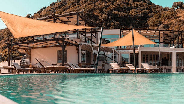 Seasonal outdoor pool, pool umbrellas, pool loungers - Agriturismo Podere Pansera (Petrizzi)