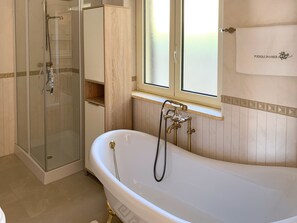 Suite | Katil bayi/kot (percuma), Wi-fi percuma 