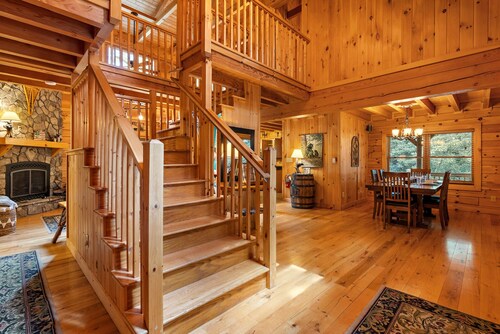 Large Cabin Near Downtown Blowing Rock