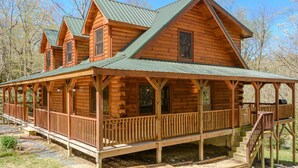 A two-story log cabin with a porch and a covered front porch area. - Large Cabin Near Downtown Blowing Rock (Blowing Rock)