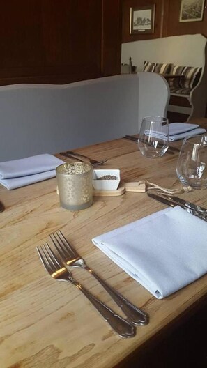 Restaurant - The Fleur de Lys Inn (Wimborne)