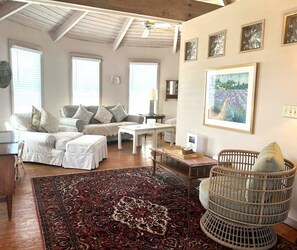 TV - Moondance:  Comfortable, true relaxation, soothing colors and décor. (Ocracoke)